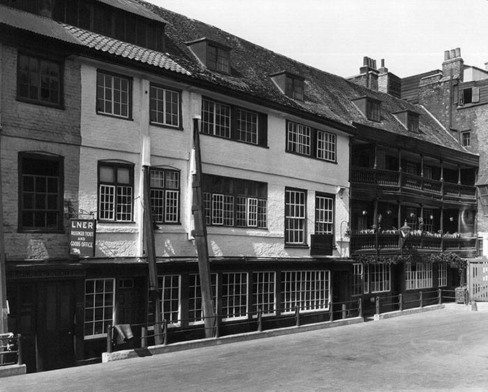 David Copperfield 1935 MGM The George Inn